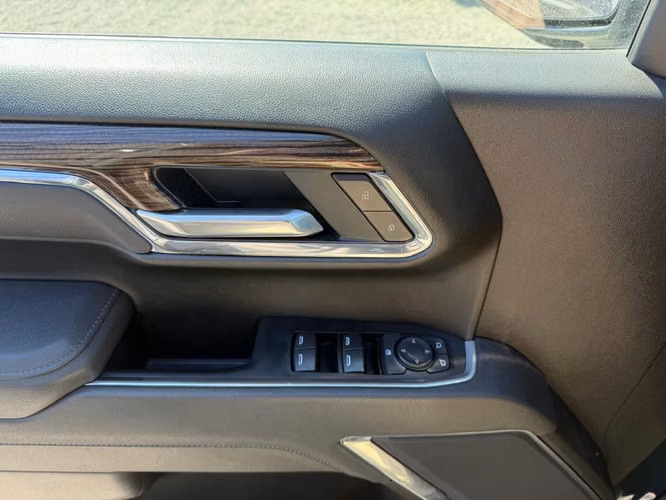 CHEVROLET SILVERADO TRAIL BOSS 5.3 4X4 AT10 2025 - Imagen 20