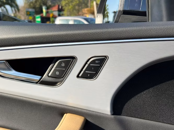 AUDI Q8 55 TFSI QUATTRO 2025 - Imagen 19