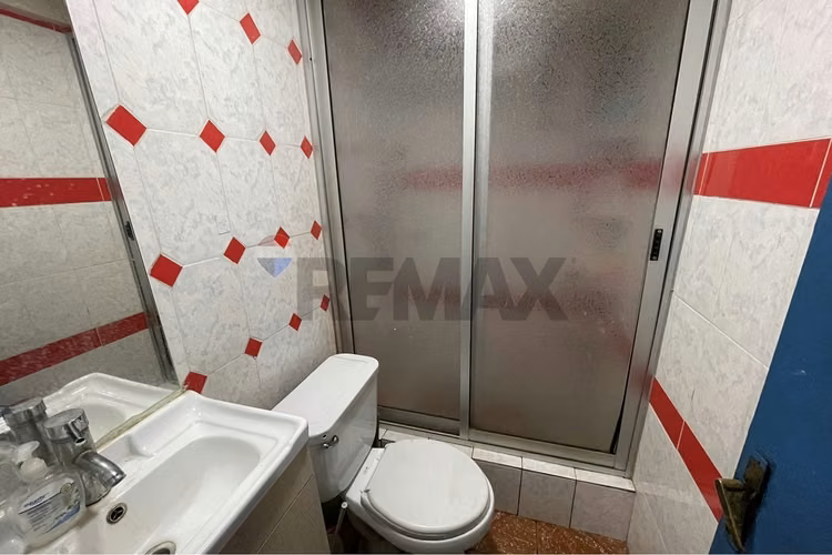 Casa familiar con excelente ubicación - Imagen 16