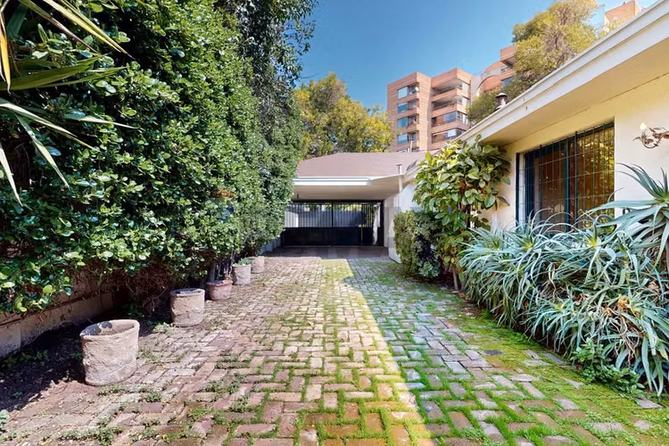 Casa espaciosa en providencia con piscina y jardín