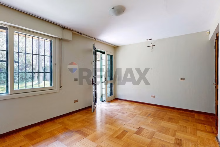 Casa espaciosa en providencia con piscina y jardín - Imagen 11