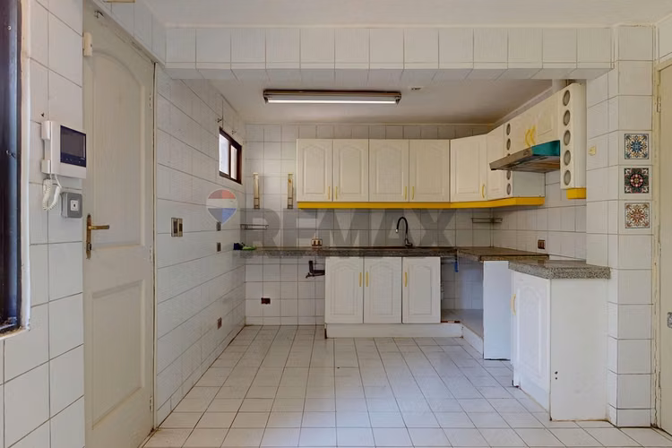 Casa espaciosa en providencia con piscina y jardín - Imagen 13