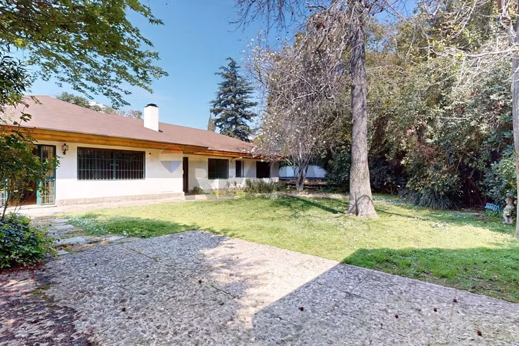 Casa espaciosa en providencia con piscina y jardín - Imagen 23
