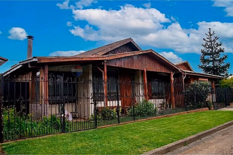 Se vende casa a pasos del parque estadio - Imagen 2
