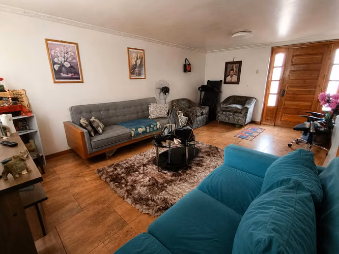 VENTA EN QUILICURA CASA REGULARIZADA DE 2 PISOS POR 2300UF