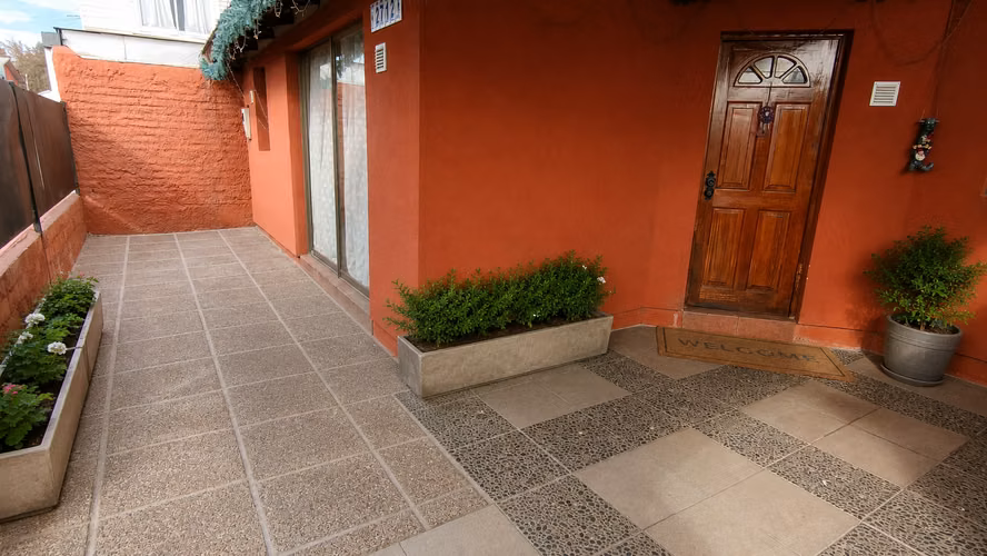 CASA VILLA ARCO IRIS RANCAGUA CON ANTEJARDIN Y AMPLIO PATIO