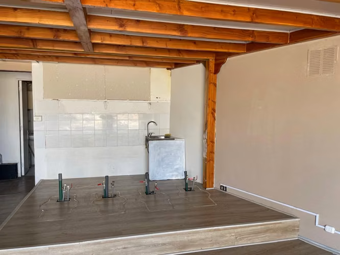 ARRIENDO LINDO LOCAL COMERCIAL CERCANO A CANALES DE TV