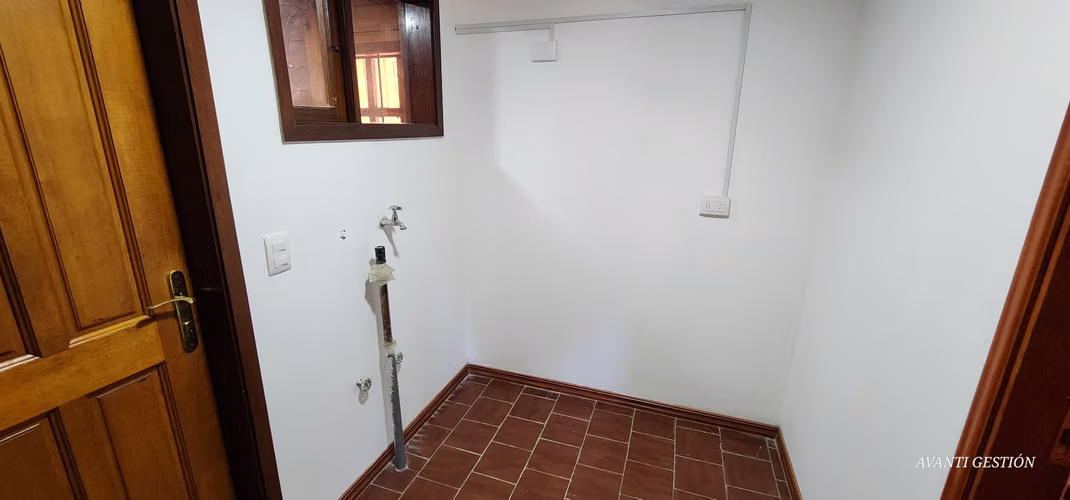 CASA COMERCIAL EN ARRIENDO EN CALLLE REGIMIENTO