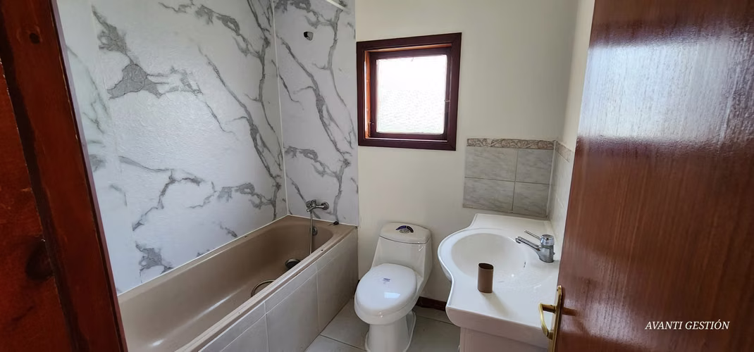CASA COMERCIAL EN ARRIENDO EN CALLLE REGIMIENTO