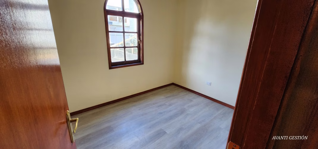 CASA COMERCIAL EN ARRIENDO EN CALLLE REGIMIENTO