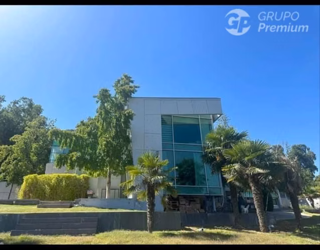 Vive en Pirque: Casa con Piscina, Gimnasio y Entorno Natural