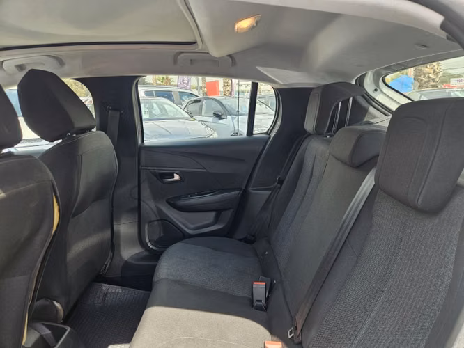 Peugeot 208 Style Puretech 75 1.2 2024 - Imagen 8