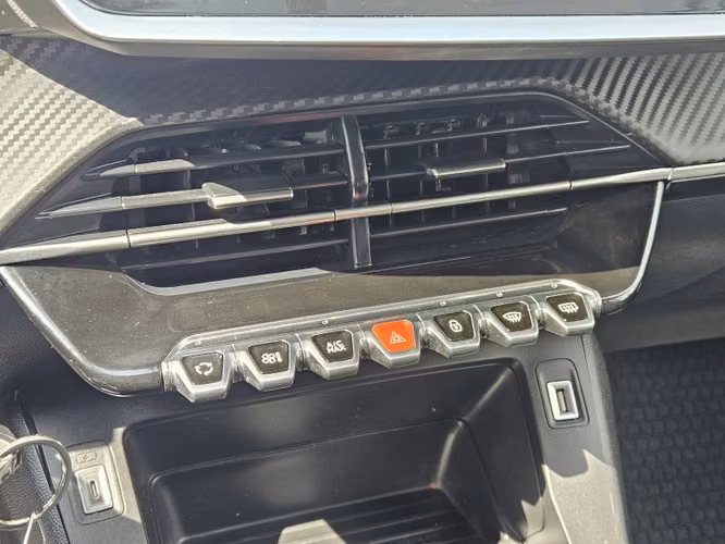 Peugeot 208 Style Puretech 75 1.2 2024 - Imagen 20