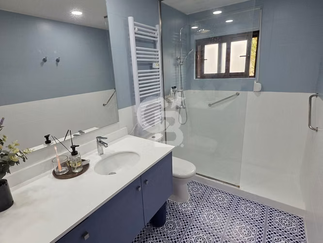 Casa con vista panorámica a cerros y viñedos - Imagen 12