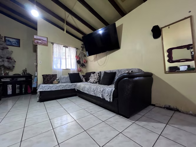 Casa de 3h1b en Av. Estadio, Loncura | Excelente Conectividad