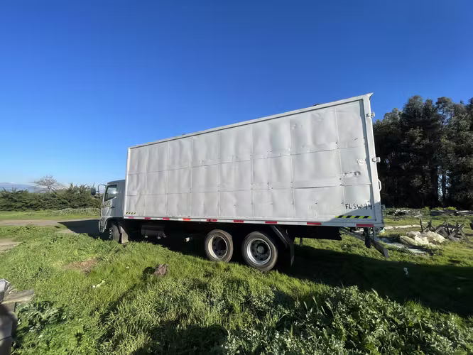 Hino 500 frigorífico/refrigerado, 24 bins, Doble puente 6x2.