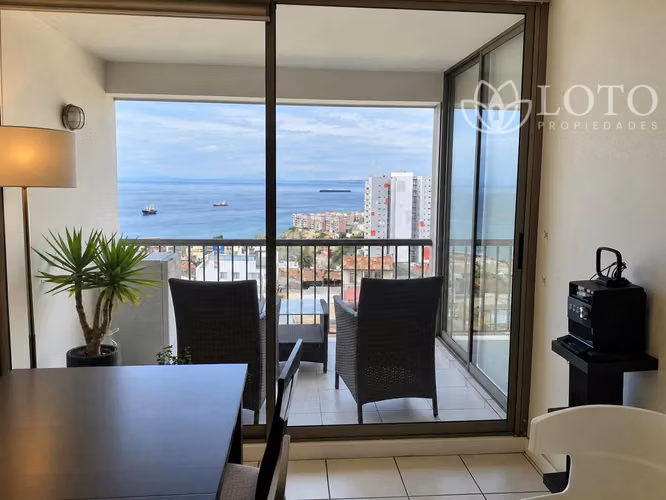 Departamento con vista al mar en cerro Barón