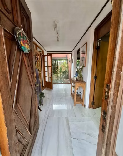 Remodelada ,impecable,3D, 2B + serv, , jardín, en pasaje - Imagen 33