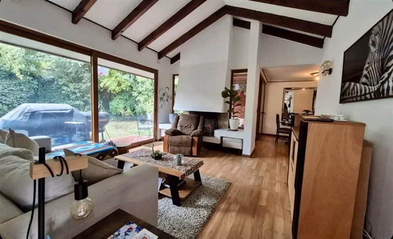 Remodelada ,impecable,3D, 2B + serv, , jardín, en pasaje - Imagen 21