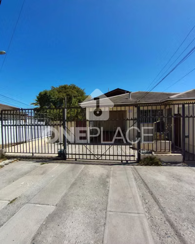Amplia Casa con Excelente Conectividad (182944)