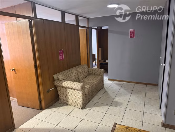 Oficina arriendo o venta centro , 3 privados con recepción