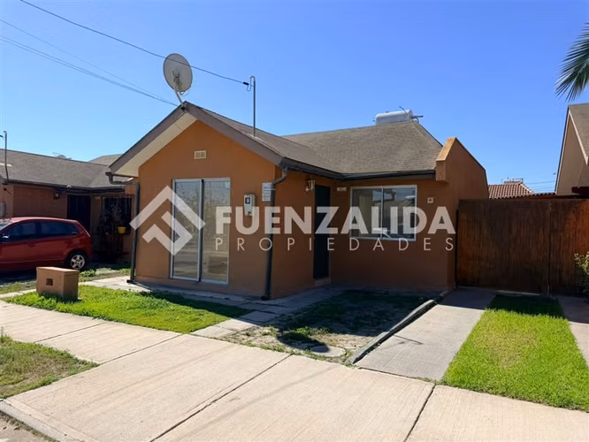 Casa en arriendo de 3 dorm, dos baños, Bosque de San Carlos
