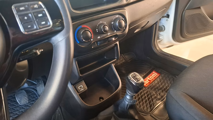 RAM 700 SLT 1.4 MT 2023 - Imagen 17