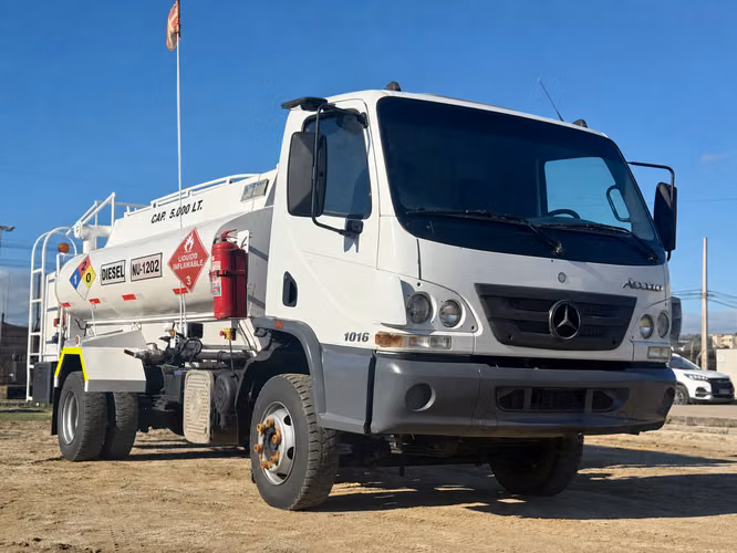 2019 Camión Combustible Mercedes Benz Accelo 1016 Capacidad 5.000 lts