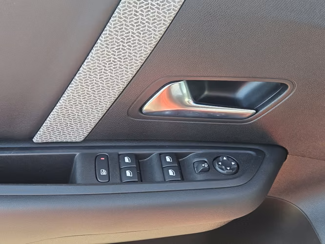 Citroen C-4 Puretech 130 Eat8 Feel Pack 2023 - Imagen 20