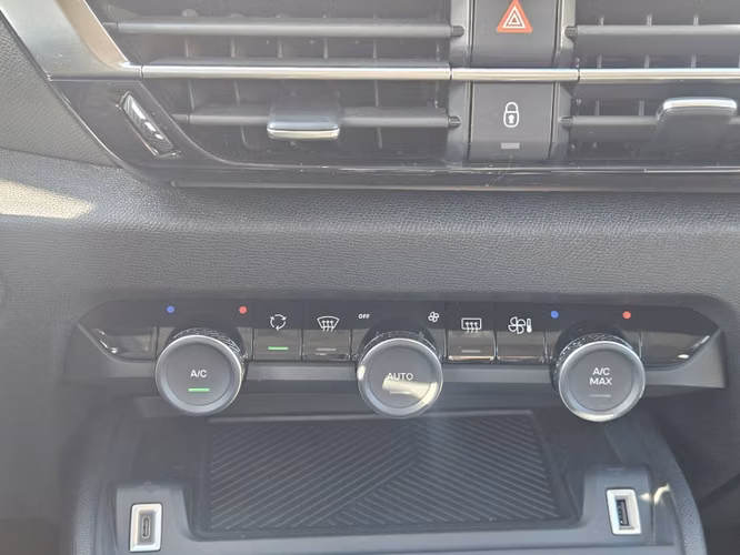 Citroen C-4 Puretech 130 Eat8 Feel Pack 2023 - Imagen 13