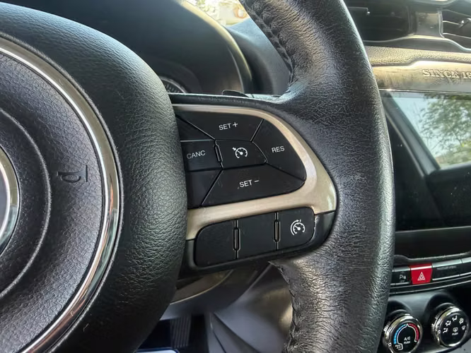 Jeep Renegade SPORT LX 1.7 AUT (2018) - Imagen 18
