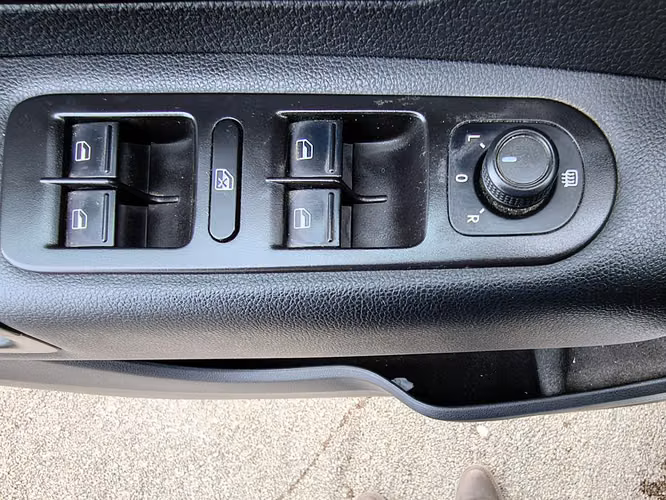 VOLKSWAGEN AMAROK 2023 - Imagen 7