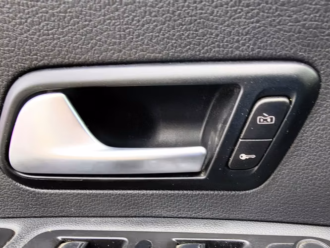VOLKSWAGEN AMAROK 2023 - Imagen 8