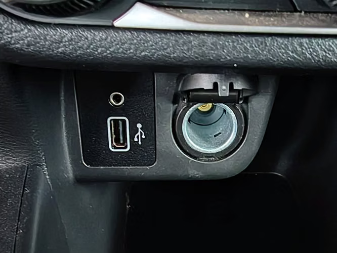 Nissan Versa SENSE 1.6 MT 4X2 2025 - Imagen 14
