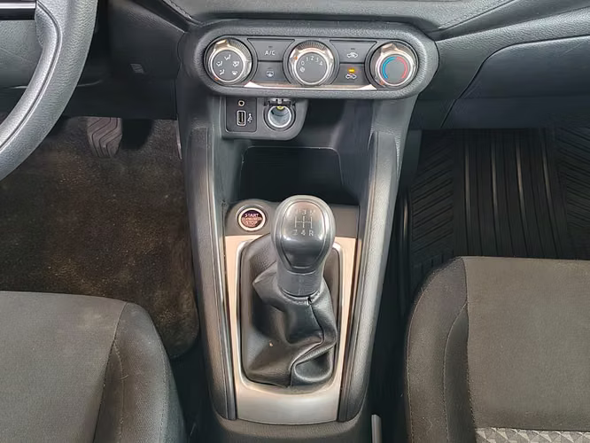 Nissan Versa SENSE 1.6 MT 4X2 2025 - Imagen 15
