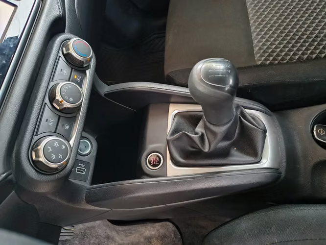Nissan Versa SENSE 1.6 MT 4X2 2025 - Imagen 16