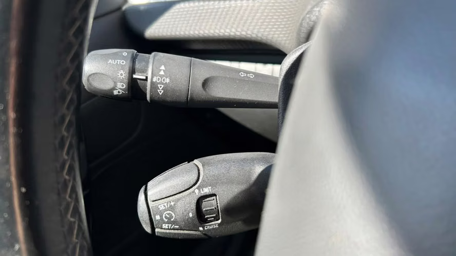 Peugeot 208 ALLURE PACK 1.6 BLUEHDI 100HP MT (2019)
