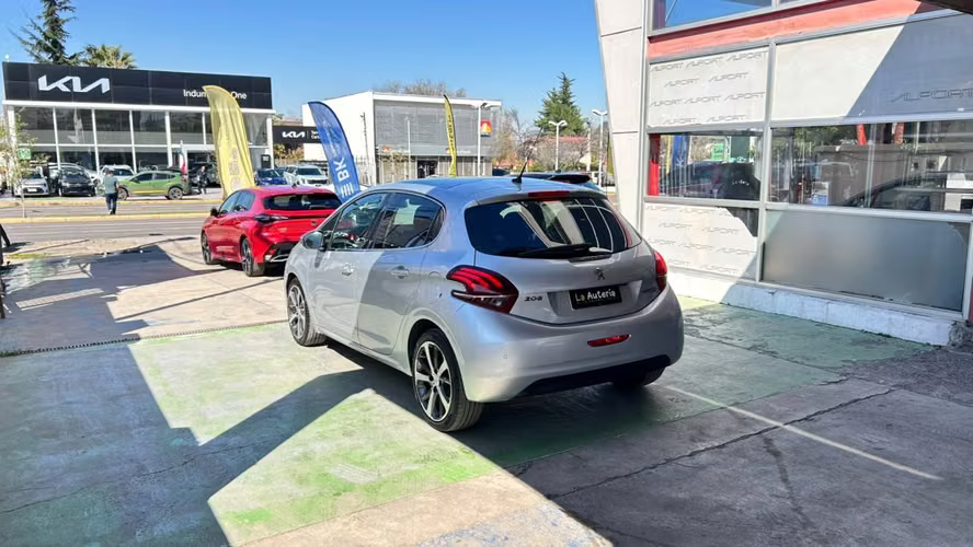 Peugeot 208 ALLURE PACK 1.6 BLUEHDI 100HP MT (2019)