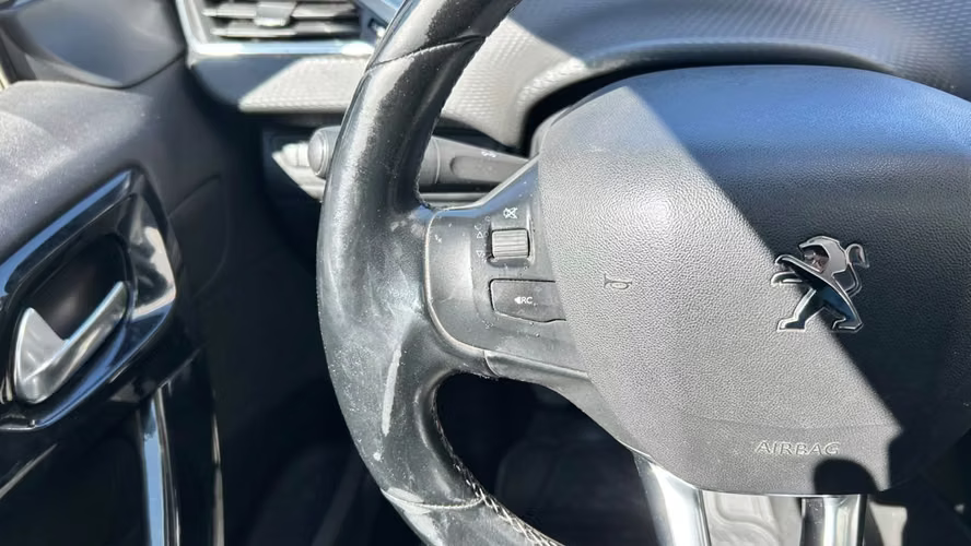 Peugeot 208 ALLURE PACK 1.6 BLUEHDI 100HP MT (2019)