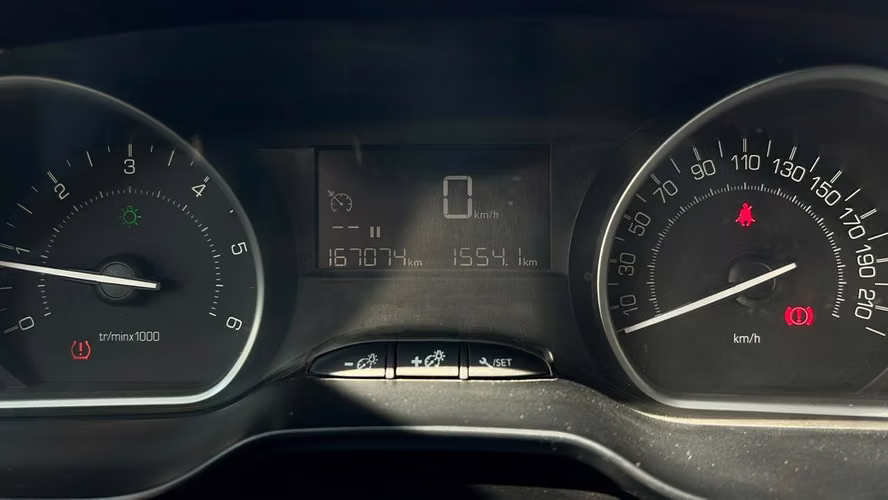 Peugeot 208 ALLURE PACK 1.6 BLUEHDI 100HP MT (2019)