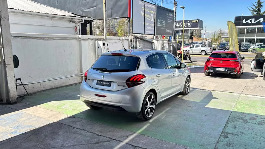 Peugeot 208 ALLURE PACK 1.6 BLUEHDI 100HP MT (2019)