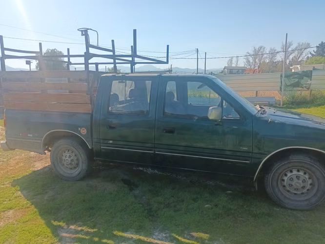 CAMIONETA DOBLE CABINA ,CARGA 1780KG. - Imagen 3