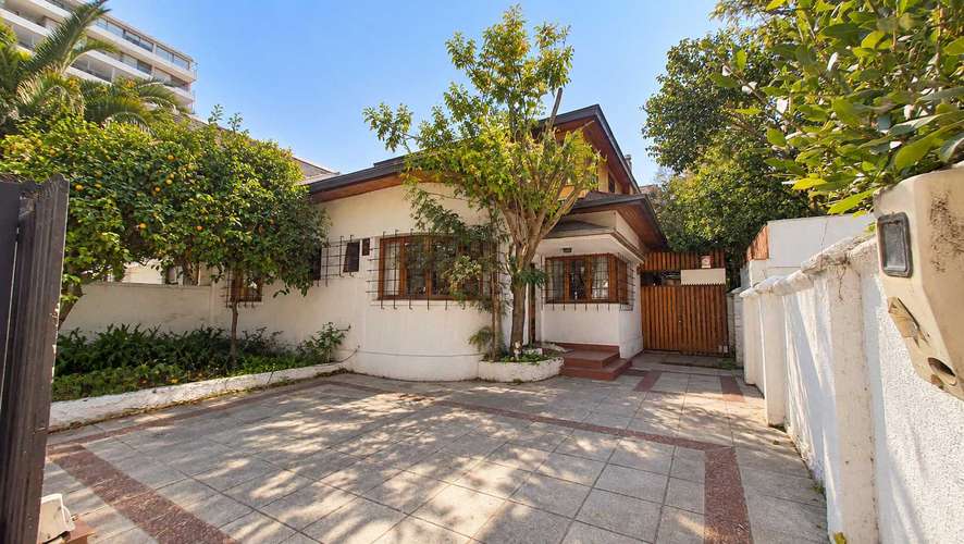 Casa Amplia en Barrio Tranquilo y cerca de Metro (182973) - Imagen 2