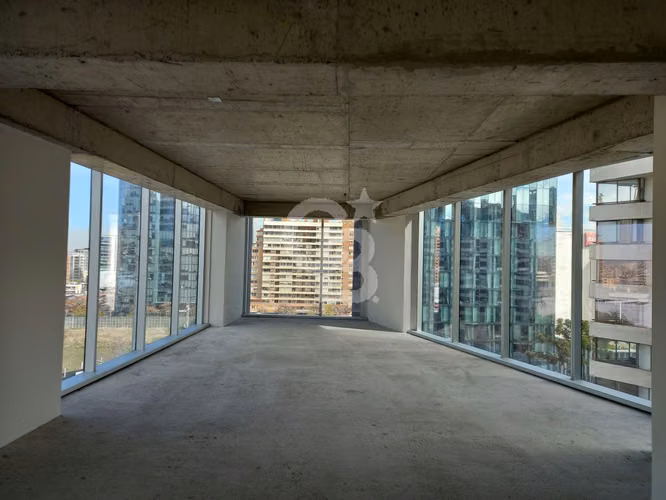 Nuevo y Moderno Edificio de Oficinas en arriendo