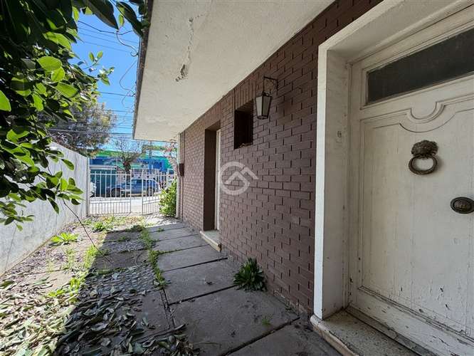Amplia Casa en Inmejorable Ubicación Comercial.