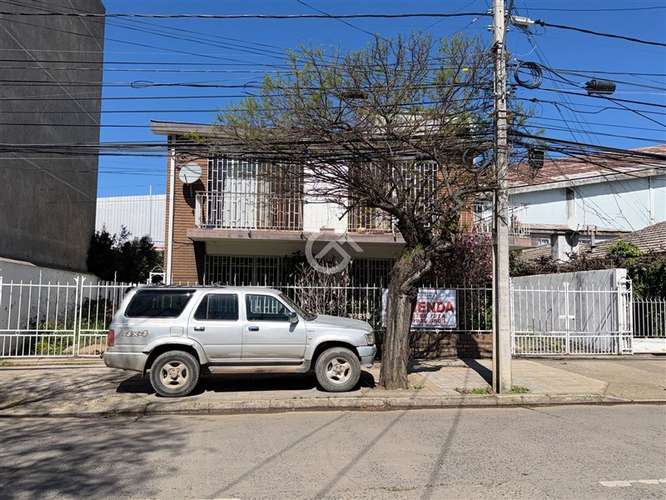 Amplia Casa en Inmejorable Ubicación Comercial.