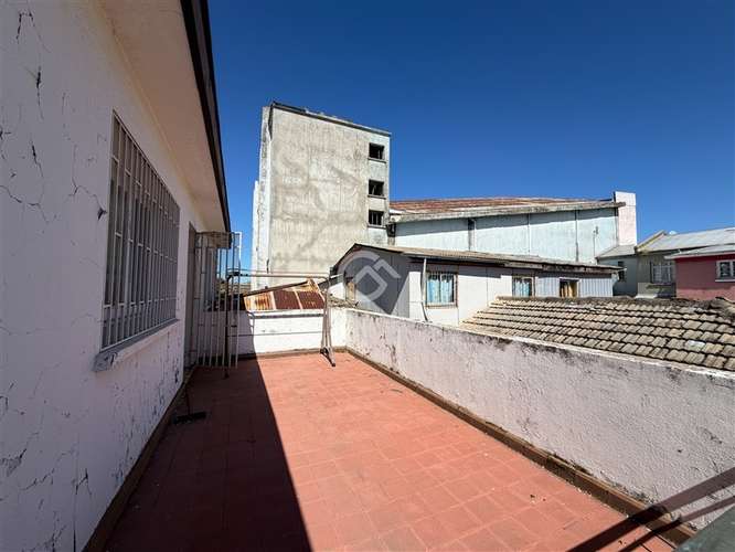 Amplia Casa en Inmejorable Ubicación Comercial.