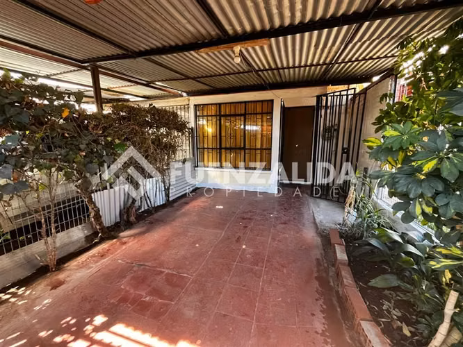 Casa en venta de 2 dorm. en Maipú