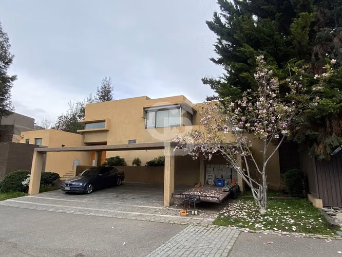 Hermosa Casa Remodelada en Los Bravos