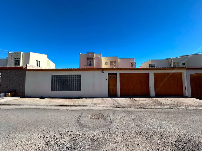 AMPLIA CASA AMOBLADA VILLA LOS VOLCANES (183000) - Imagen 2